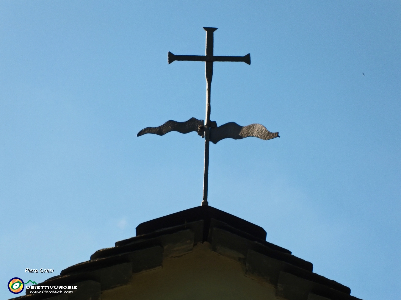 12 La croce della cappelletta ....JPG